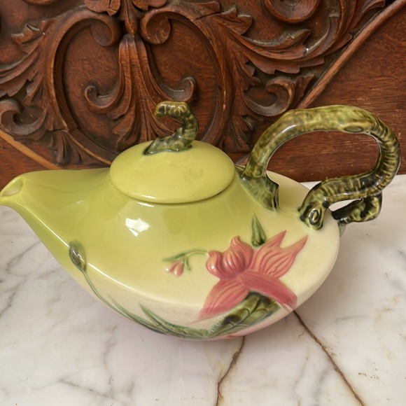 Vintage Hull art pottery teapot , cream and sugar bowl . - Picture 8 of 15